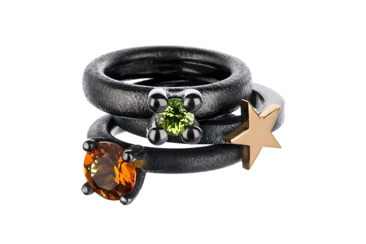 Renate Saga Ring i Oksidert Sølv med Peridot - Image 3
